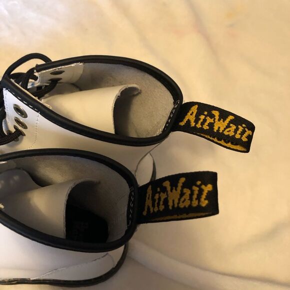 New Dr. Martens 1460 Bex Lug Sole Boots (Women), size women 7, lace up leather - Picture 5 of 16